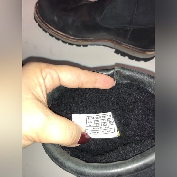 Men’s UGGs size 8 main image 4
